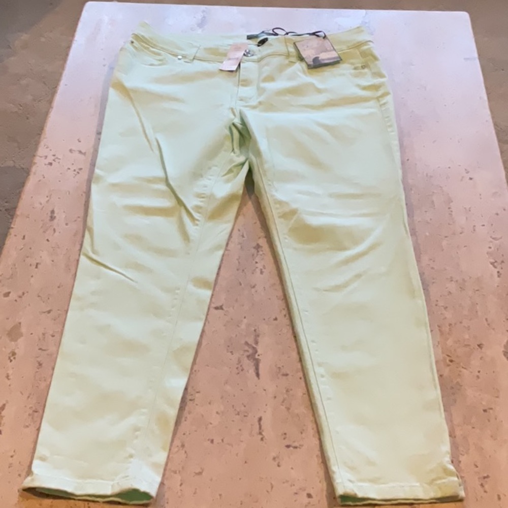 White House Black Market light green “the skimmer” ankle jeans. Size 12. NWT